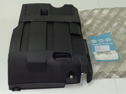 slika 51733014-Poklopac akumulatora Fiat Stilo