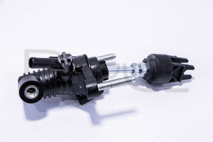slika 07TO051-Cilindar kvačila glavni na pedali Toyota Auris E15  1.33 Dual-VVTi-1.4-1.4 D-4D-1.6-zamenski rezervni deo